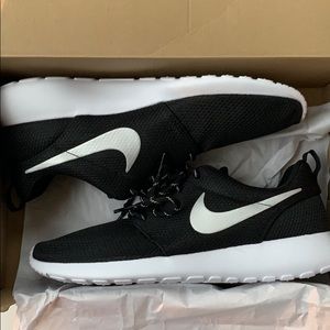 NIKE Roshe One Women’s